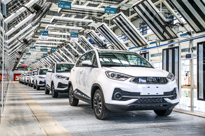 合眾新能源哪吒N01正式下線，開啟新能源出行租賃新篇章